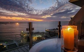 180 Degree Sea And Mountain Views From A Luxury Apartment!